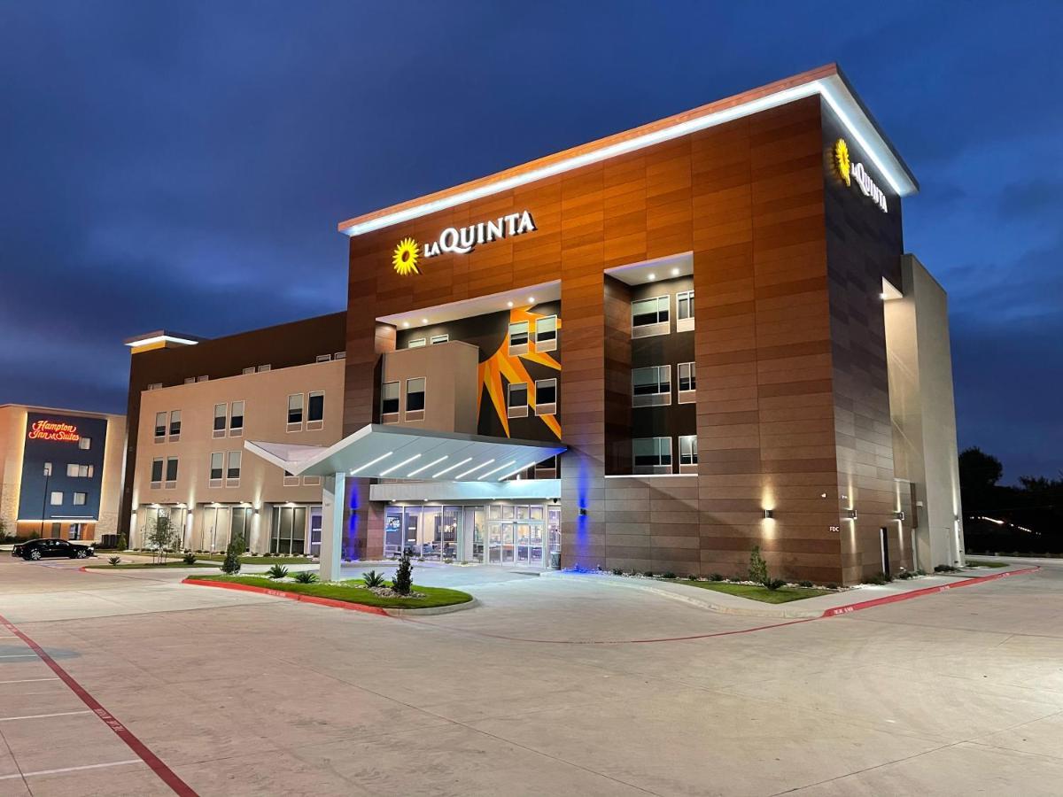 La Quinta Inn & Suites By Wyndham Dallas/Fairpark Zewnętrze zdjęcie