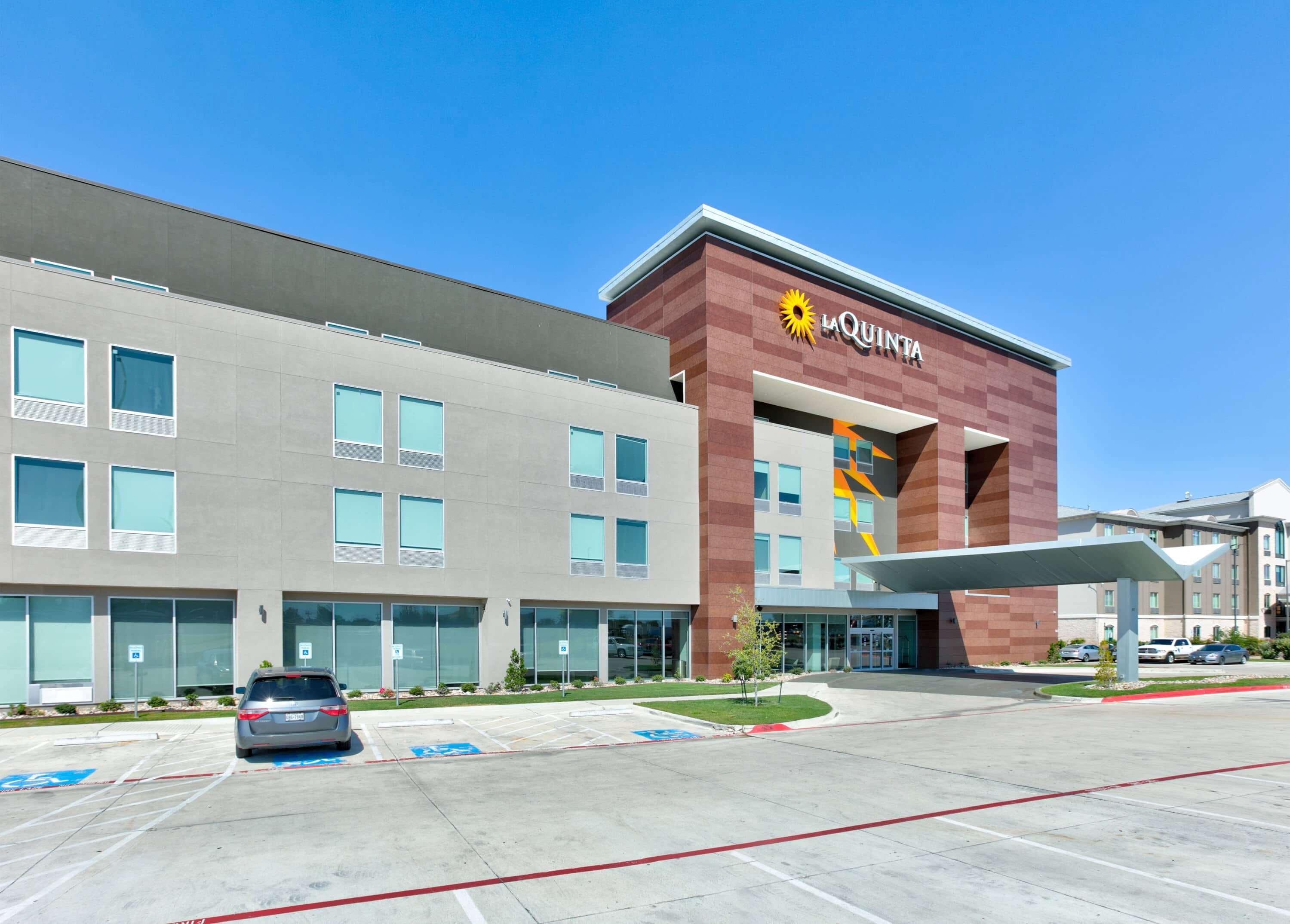 La Quinta Inn & Suites By Wyndham Dallas/Fairpark Zewnętrze zdjęcie