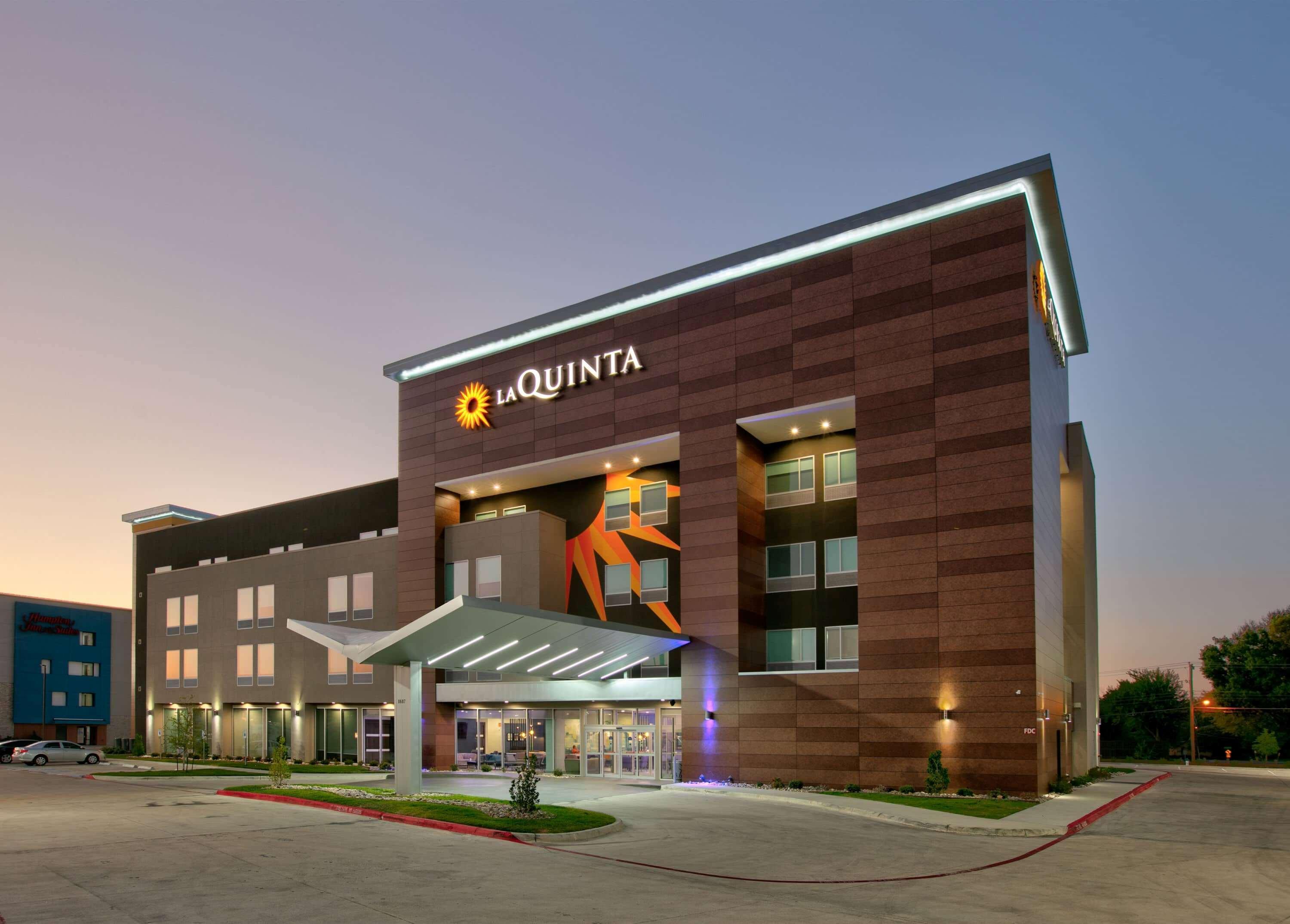 La Quinta Inn & Suites By Wyndham Dallas/Fairpark Zewnętrze zdjęcie